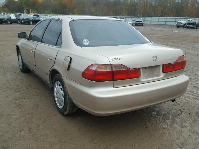 1HGCG5647YA050269 - 2000 HONDA ACCORD LX TAN photo 3