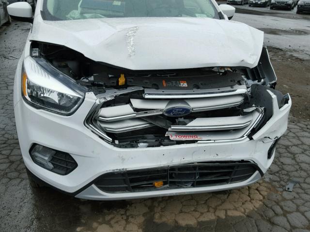 1FMCU9GD6HUB93785 - 2017 FORD ESCAPE SE WHITE photo 9