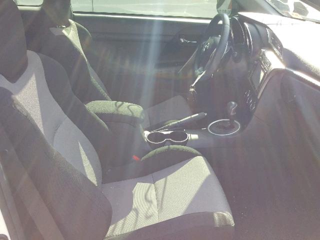 JTKJF5C79GJ014422 - 2016 TOYOTA SCION TC 白色 照片 5