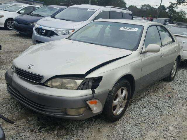 JT8BF28G1W0141364 - 1998 LEXUS ES 300 SILVER photo 2