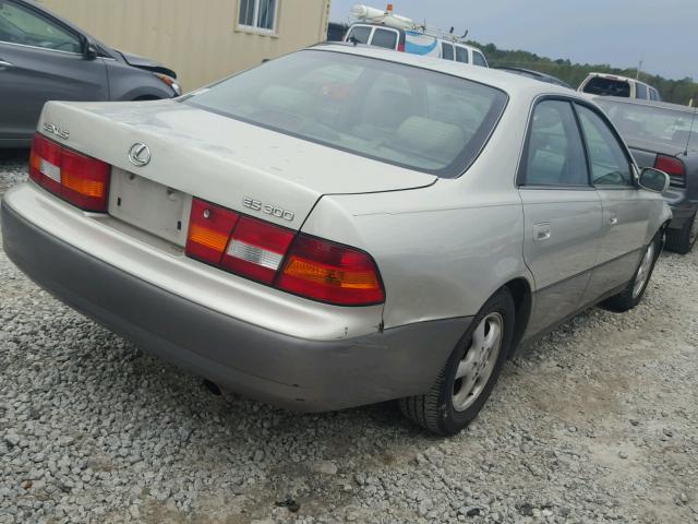 JT8BF28G1W0141364 - 1998 LEXUS ES 300 SILVER photo 4