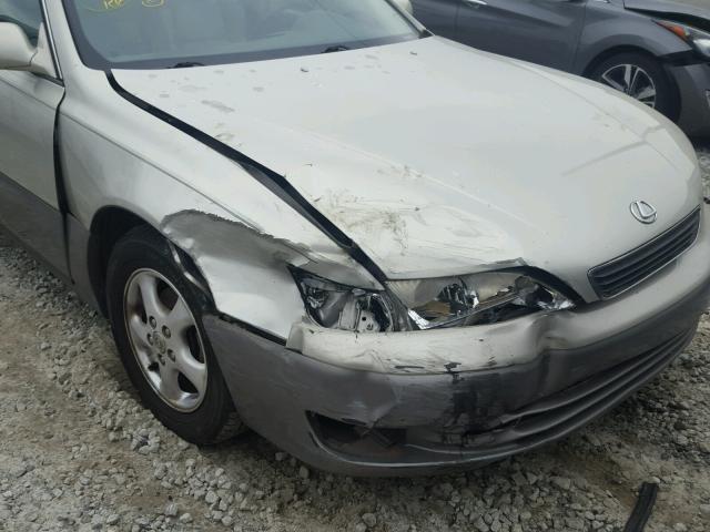 JT8BF28G1W0141364 - 1998 LEXUS ES 300 SILVER photo 9