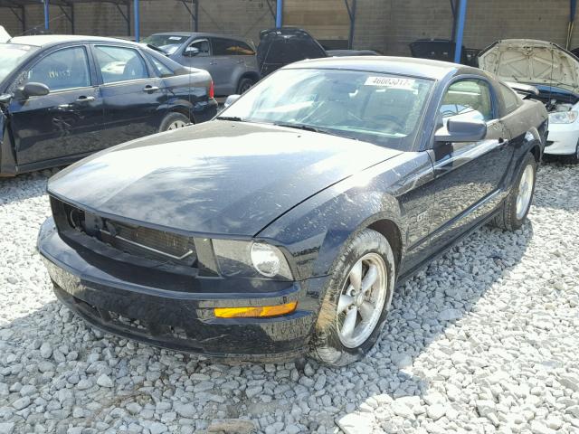 1ZVHT82HX85130553 - 2008 FORD MUSTANG GT BLACK photo 2