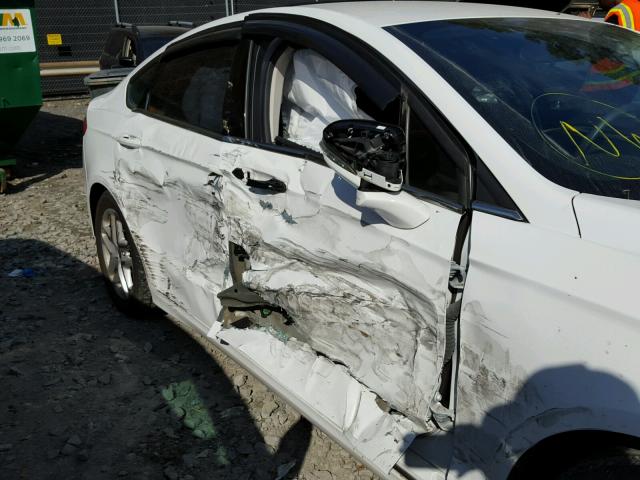 1FA6P0H71F5120205 - 2015 FORD FUSION SE WHITE photo 9