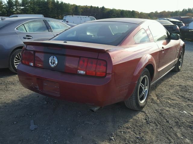 1ZVFT80NX75351472 - 2007 FORD MUSTANG RED photo 4