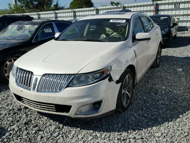 1LNHM93R39G603126 - 2009 LINCOLN MKS WHITE photo 2