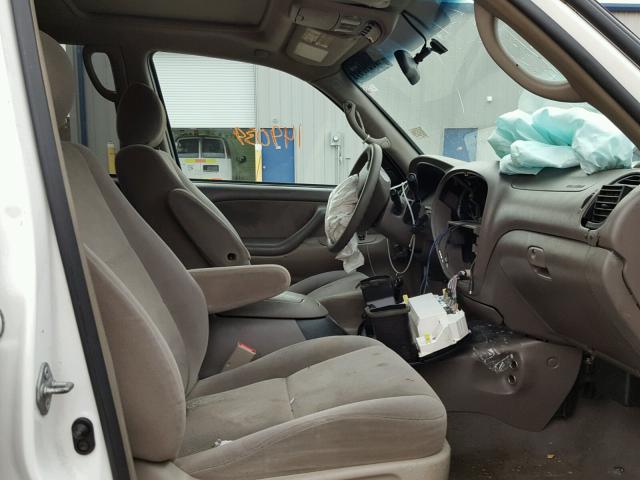 5TDBT44A85S238709 - 2005 TOYOTA SEQUOIA SR WHITE photo 5