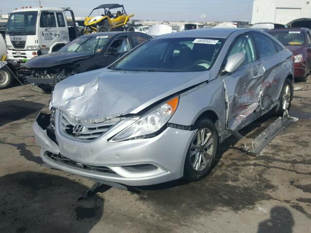 5NPEB4AC3DH635996 - 2013 HYUNDAI SONATA GLS SILVER photo 2