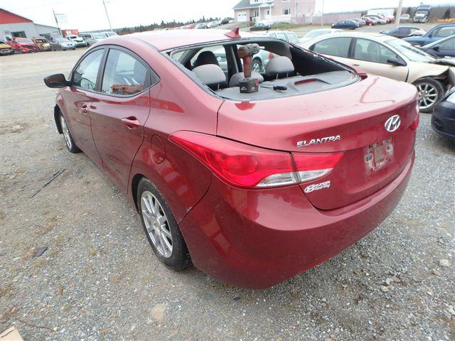 5NPDH4AE9CH122410 - 2012 HYUNDAI ELANTRA GL RED photo 3