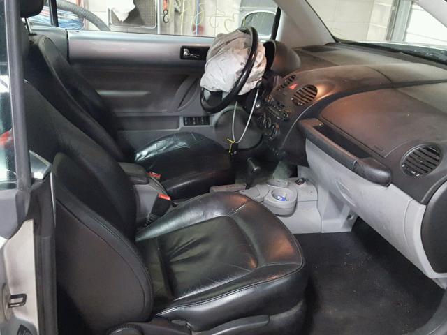 3VWCM31Y64M324061 - 2004 VOLKSWAGEN NEW BEETLE 银色 照片 5