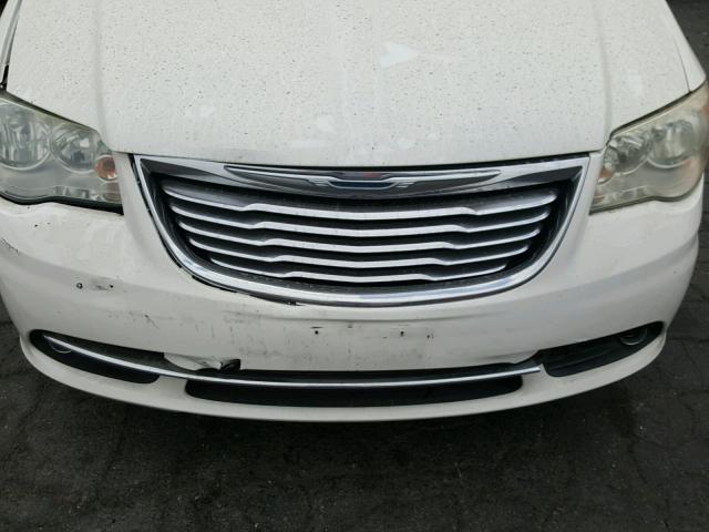 2A4RR5DG1BR650329 - 2011 CHRYSLER TOWN & COU WHITE photo 9