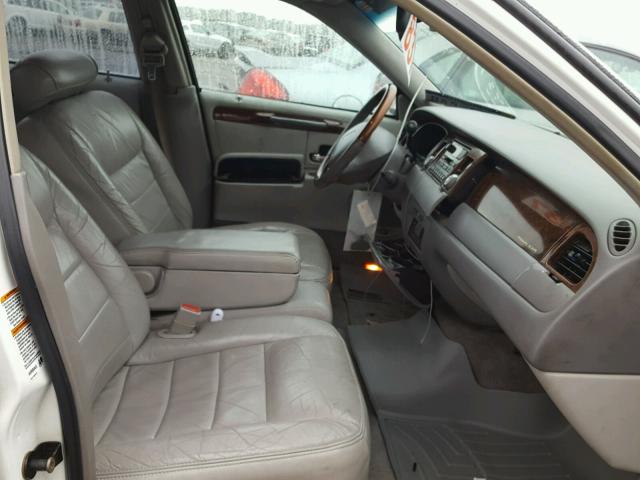 1LNHM82W21Y690842 - 2001 LINCOLN TOWN CAR S WHITE photo 5