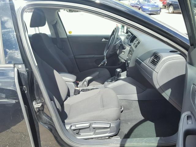 3VW2K7AJ4FM345974 - 2015 VOLKSWAGEN JETTA BASE BLACK photo 5