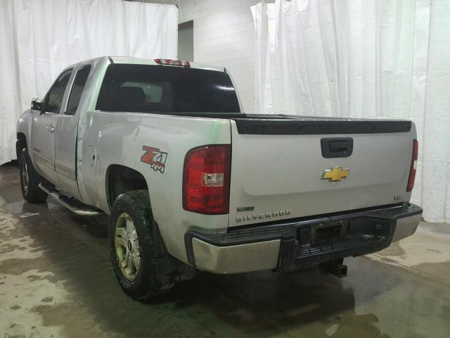 1GCSKTE38AZ221298 - 2010 CHEVROLET SILVERADO GRAY photo 3