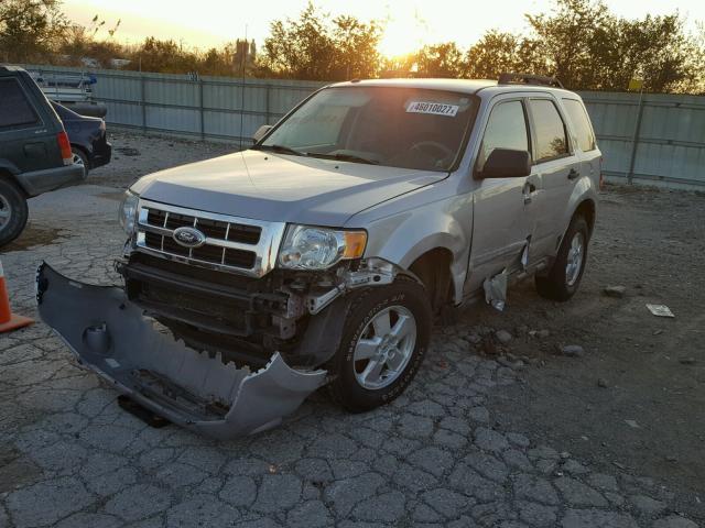 1FMCU0DG5AKA81443 - 2010 FORD ESCAPE XLT SILVER photo 2