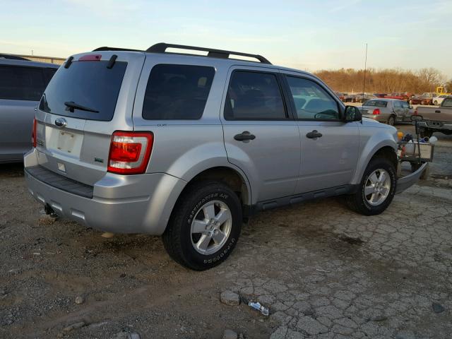 1FMCU0DG5AKA81443 - 2010 FORD ESCAPE XLT SILVER photo 4