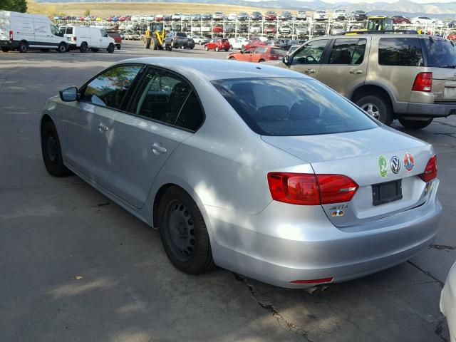 3VW2K7AJ8CM385387 - 2012 VOLKSWAGEN JETTA BASE SILVER photo 3