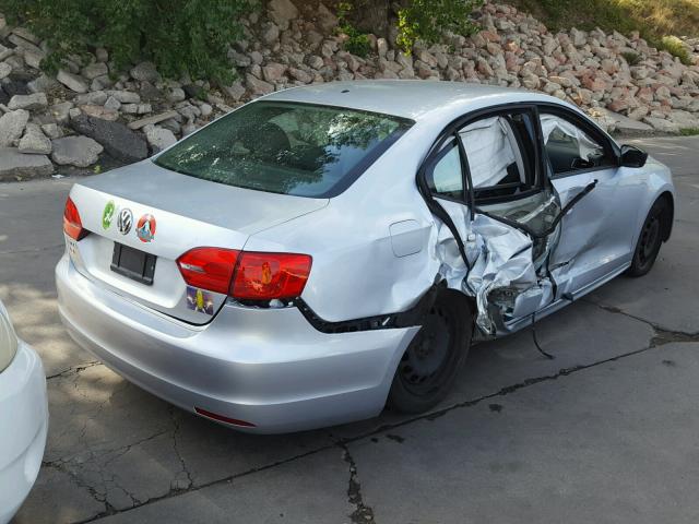 3VW2K7AJ8CM385387 - 2012 VOLKSWAGEN JETTA BASE SILVER photo 4