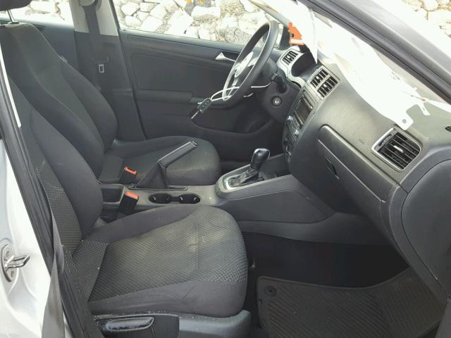 3VW2K7AJ8CM385387 - 2012 VOLKSWAGEN JETTA BASE SILVER photo 5