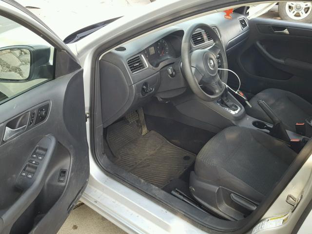3VW2K7AJ8CM385387 - 2012 VOLKSWAGEN JETTA BASE SILVER photo 9