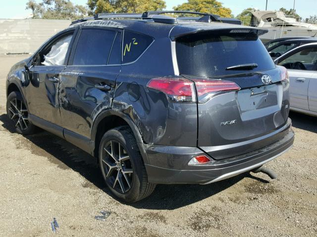 JTMNFREV7JJ731209 - 2018 TOYOTA RAV4 SE GRAY photo 3