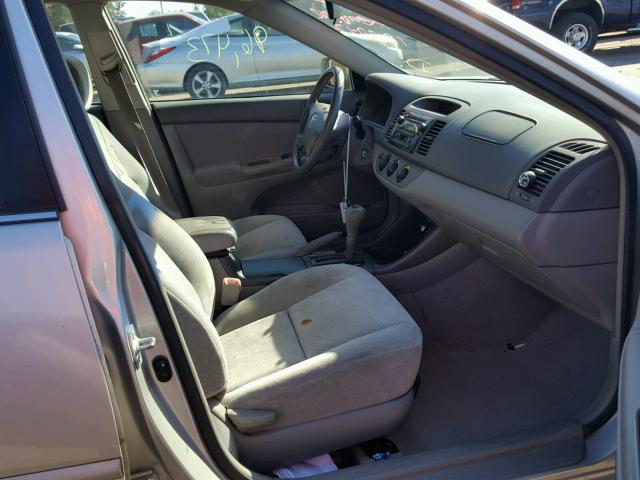4T1BE32K74U316855 - 2004 TOYOTA CAMRY LE 银色 照片 5