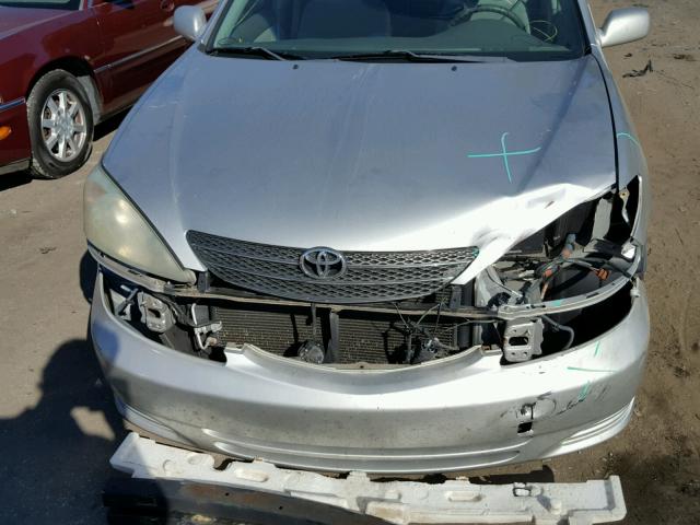 4T1BE32K74U316855 - 2004 TOYOTA CAMRY LE SILVER photo 9