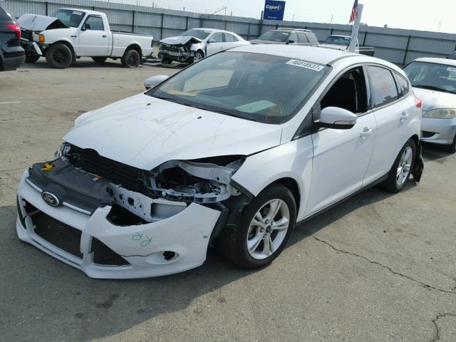 1FADP3K27EL237707 - 2014 FORD FOCUS SE WHITE photo 2