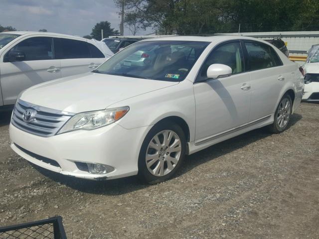 4T1BK3DB1BU390226 - 2011 TOYOTA AVALON BAS WHITE photo 2
