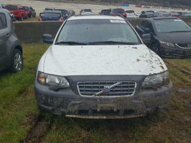 YV1SZ59H541137319 - 2004 VOLVO XC70 WHITE photo 9