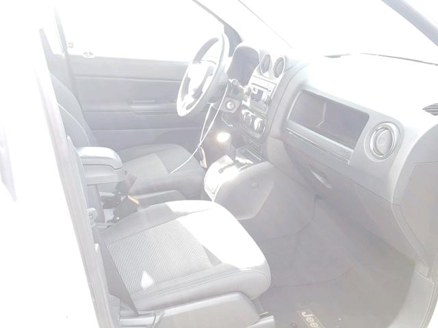1C4NJCBA5CD652135 - 2012 JEEP COMPASS SP WHITE photo 5