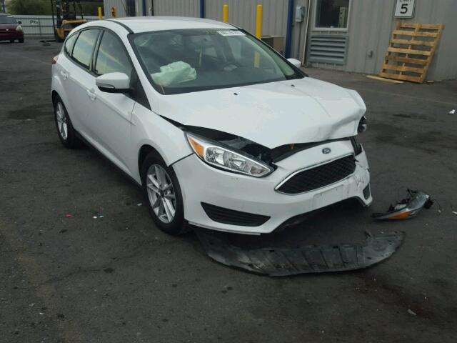 1FADP3K22GL405773 - 2016 FORD FOCUS SE WHITE photo 1