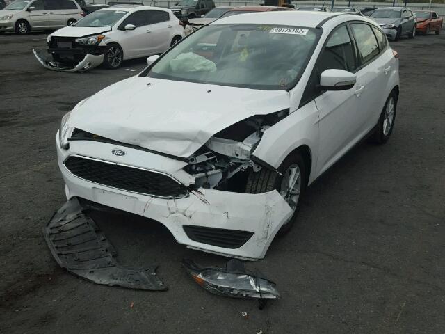 1FADP3K22GL405773 - 2016 FORD FOCUS SE WHITE photo 2