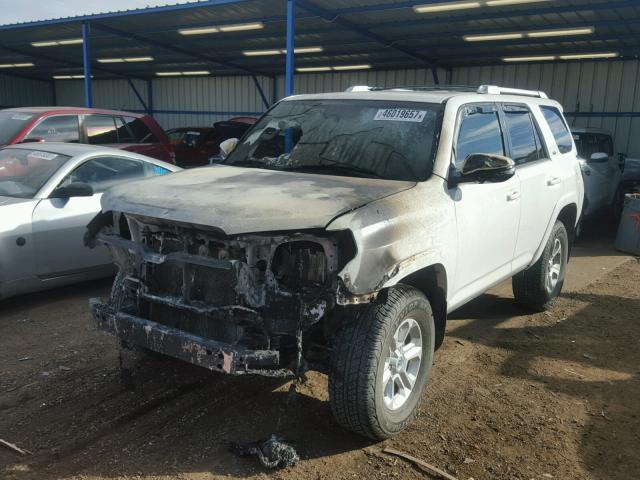 JTEBU5JR2G5399848 - 2016 TOYOTA 4RUNNER SR WHITE photo 2