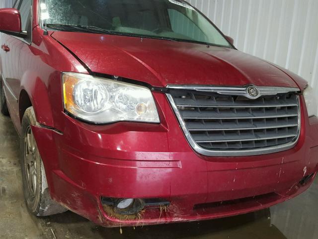 2A4RR5D16AR104989 - 2010 CHRYSLER TOWN & COU RED photo 9