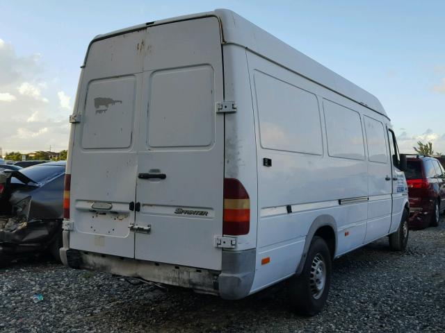 WD2YD742035544581 - 2003 FREIGHTLINER SPRINTER WHITE photo 4