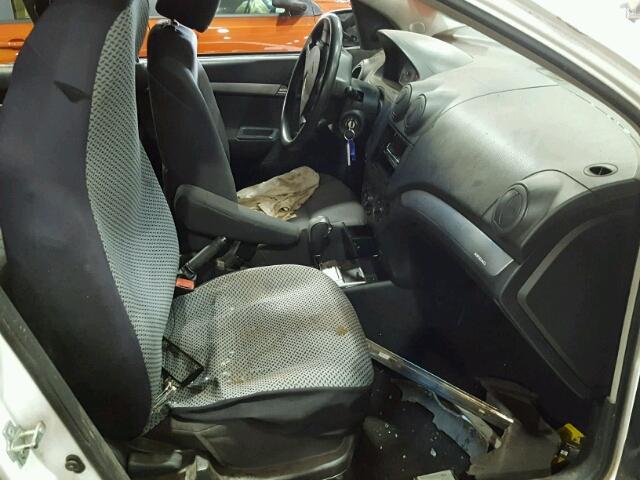 KL1TD5DE0AB123766 - 2010 CHEVROLET AVEO LS WHITE photo 5