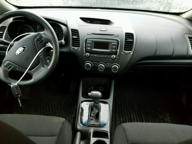 3KPFK4A76HE019243 - 2017 KIA FORTE LX SILVER photo 9