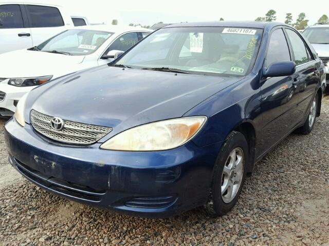 4T1BE32K32U549158 - 2002 TOYOTA CAMRY LE BLUE photo 2