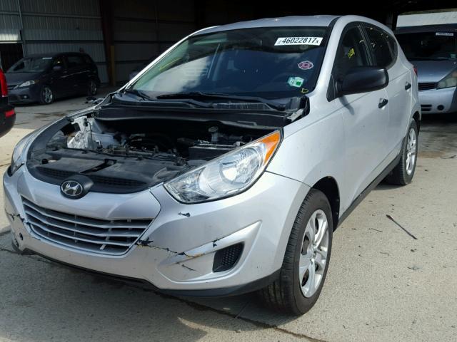 KM8JT3AC5AU089415 - 2010 HYUNDAI TUCSON GLS SILVER photo 2