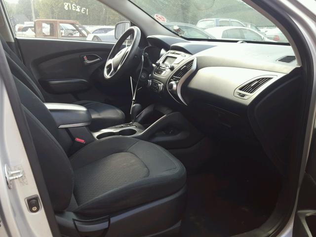 KM8JT3AC5AU089415 - 2010 HYUNDAI TUCSON GLS SILVER photo 5