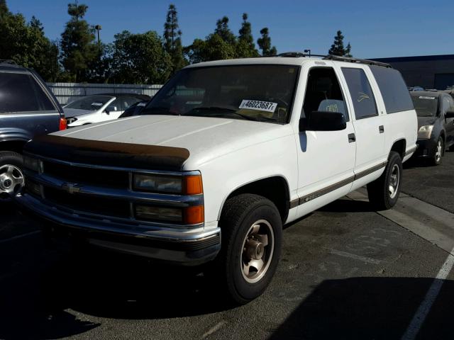 1GNGC26N8SJ339176 - 1995 CHEVROLET SUBURBAN WHITE photo 2