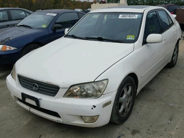 JTHBD182110006236 - 2001 LEXUS IS WHITE photo 2