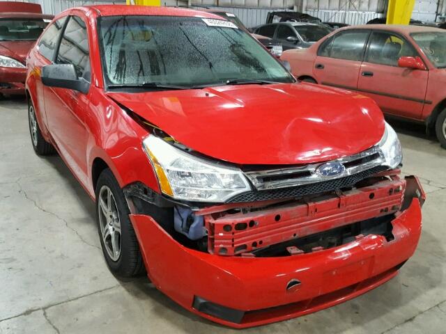 1FAHP32N28W143801 - 2008 FORD FOCUS S/SE RED photo 1