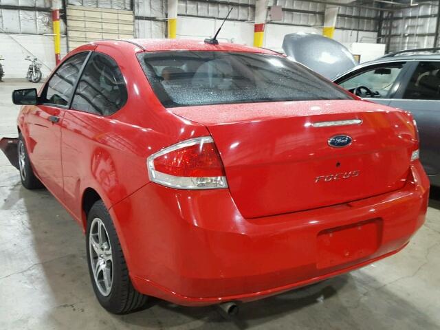 1FAHP32N28W143801 - 2008 FORD FOCUS S/SE RED photo 3