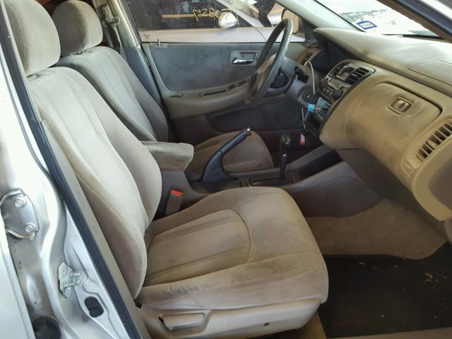 1HGCG5643XA068735 - 1999 HONDA ACCORD LX GRAY photo 5