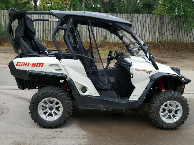 3JBKKAN26FJ002431 - 2015 CAN-AM COMMANDER WHITE photo 1