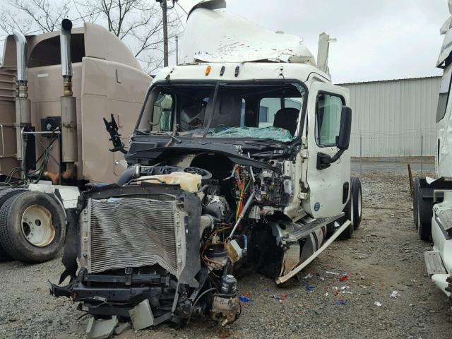 3AKJGEDV5FDGJ2497 - 2015 FREIGHTLINER CASCADIA 1 WHITE photo 2