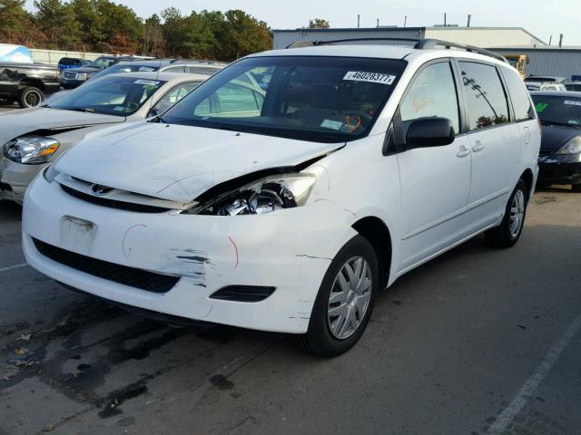 5TDZK23CX7S042007 - 2007 TOYOTA SIENNA CE WHITE photo 2