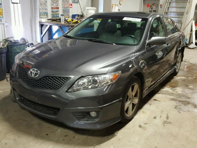 4T1BF3EK5BU187567 - 2011 TOYOTA CAMRY GRAY photo 2